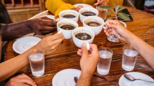 jelaskan apa dampak positif dan negatif dari mengonsumsi kopi