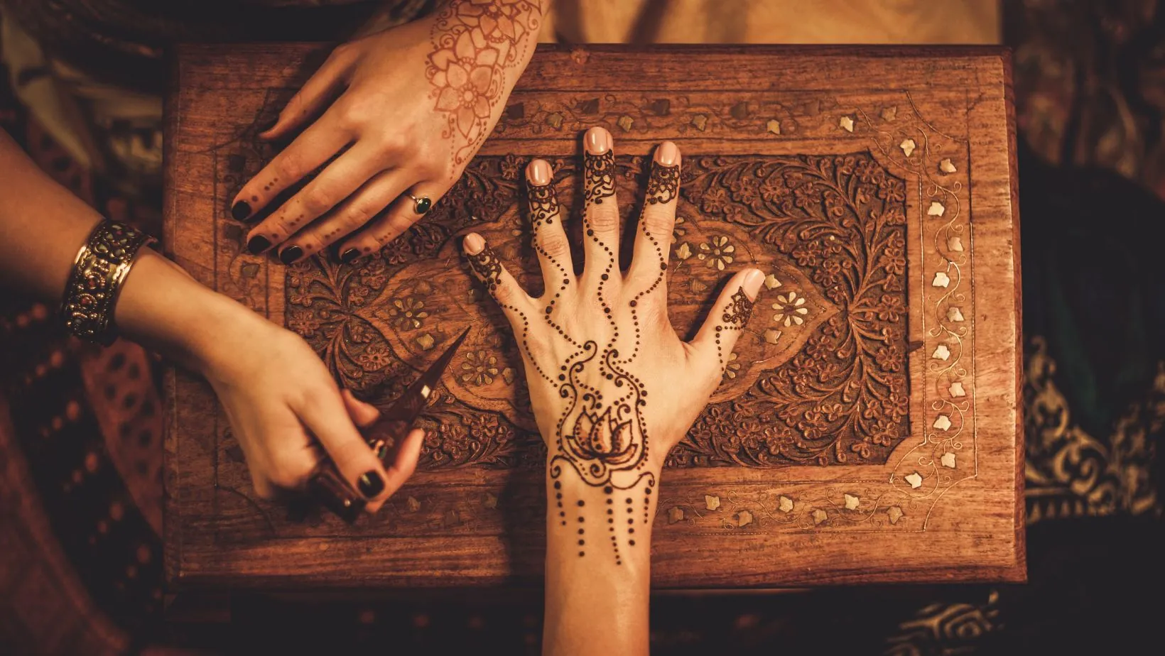 arabic:a789goqsrre= mehendi design