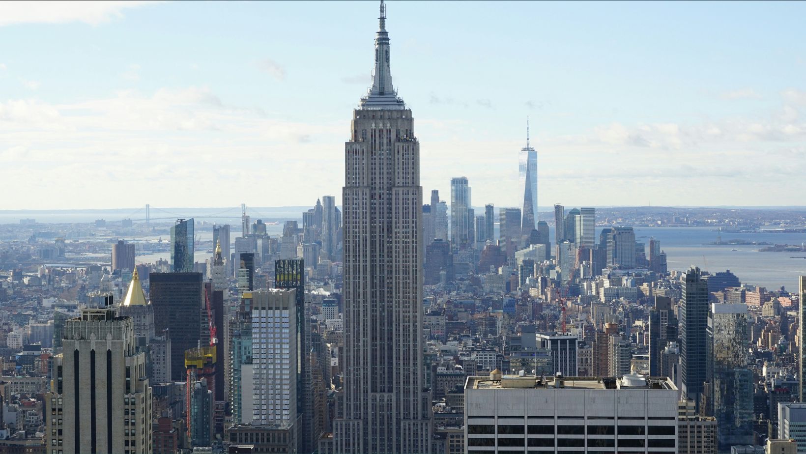 Skyline of Manhattan to symbolize NYC's tech ecosystem.