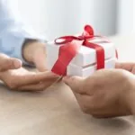 How to Add the Personal Touch When Gift-Giving