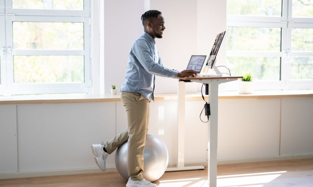 An Adjustable Desk That Improves Posture and Productivity